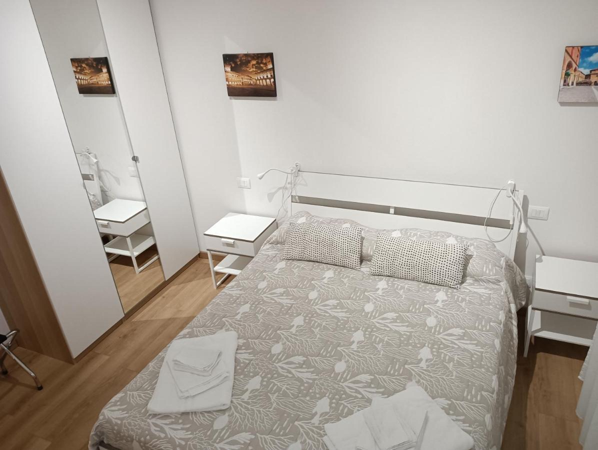 B&B Fiera Station Rooms Bologna Exterior foto